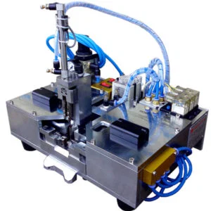 วางลวดด้านในบนที่ยึดกรงเล็บลวดพลาสติก