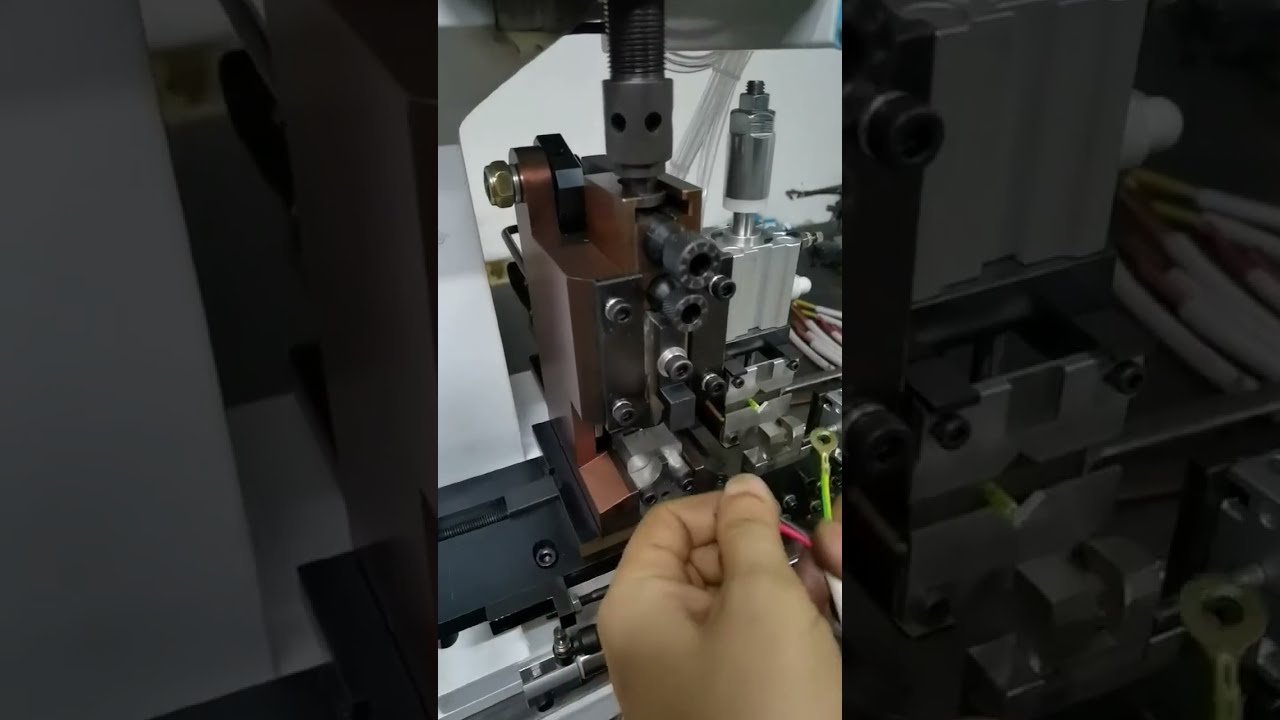 เครื่องปอกและ crimp ขั้วต่อสายไฟแบบต่อเนื่องชนิดแม่พิมพ์ตรง เพิ่มประสิทธิภาพในโรงงาน #เครื่องจักร #โรงงาน